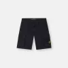 Bermuda cargo slim fit avec poches zippées. Bermuda cargo slim fit avec poches zippées.