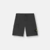 Bermuda cargo slim fit avec poches zippées. Bermuda cargo slim fit avec poches zippées.