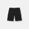 Bermuda cargo slim fit avec poches zippées. Bermuda cargo slim fit avec poches zippées.