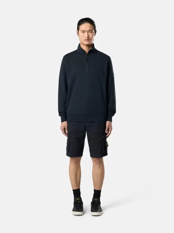 Bermuda cargo slim fit avec poches zippées. Bermuda cargo slim fit avec poches zippées.