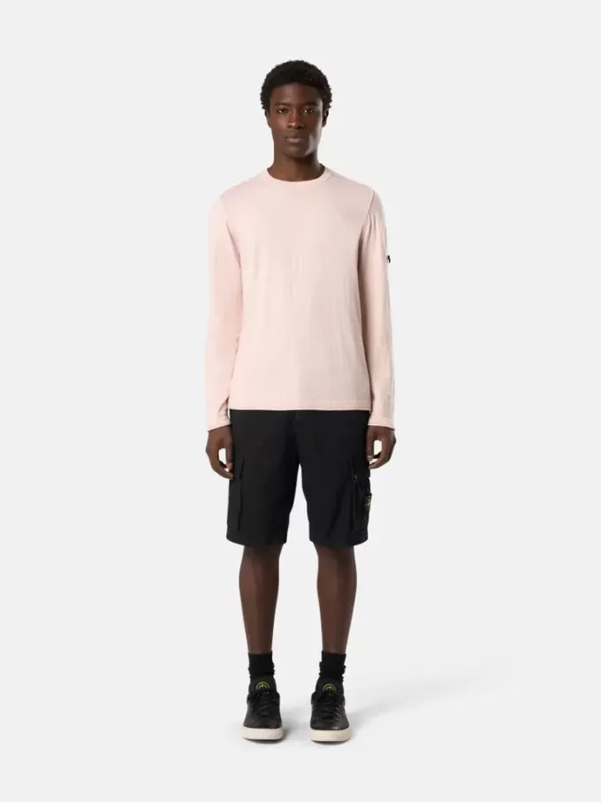 Bermuda cargo slim fit avec poches zippées. Bermuda cargo slim fit avec poches zippées.