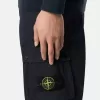 Bermuda cargo slim fit avec poches zippées. Bermuda cargo slim fit avec poches zippées.