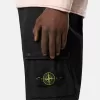 Bermuda cargo slim fit avec poches zippées. Bermuda cargo slim fit avec poches zippées.