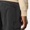 Bermuda cargo slim fit avec poches zippées. Bermuda cargo slim fit avec poches zippées.