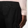 Bermuda cargo slim fit avec poches zippées. Bermuda cargo slim fit avec poches zippées.