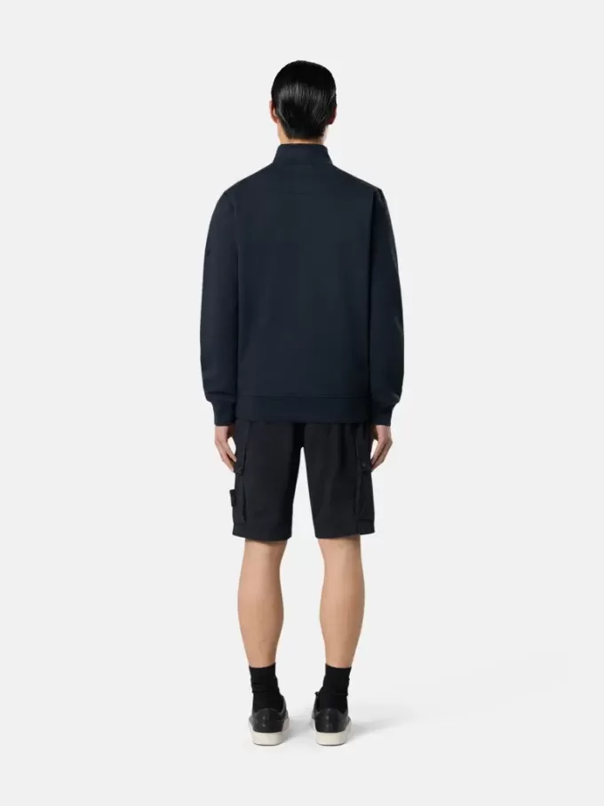Bermuda cargo slim fit avec poches zippées. Bermuda cargo slim fit avec poches zippées.