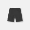 Bermuda cargo slim fit avec poches zippées. Bermuda cargo slim fit avec poches zippées.