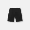 Bermuda cargo slim fit avec poches zippées. Bermuda cargo slim fit avec poches zippées.