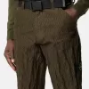 Ceinture avec boucle estampée et détails en cuir. Ceinture avec boucle estampée et détails en cuir.