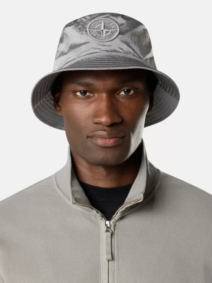 Chapeau bob avec doublure en maille et broderie Compass