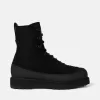 Chaussures de randonnée à double laçage et semelle crantée