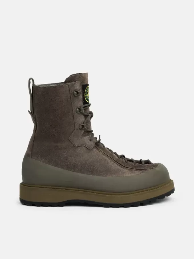 Chaussures de randonnée à double laçage et semelle crantée