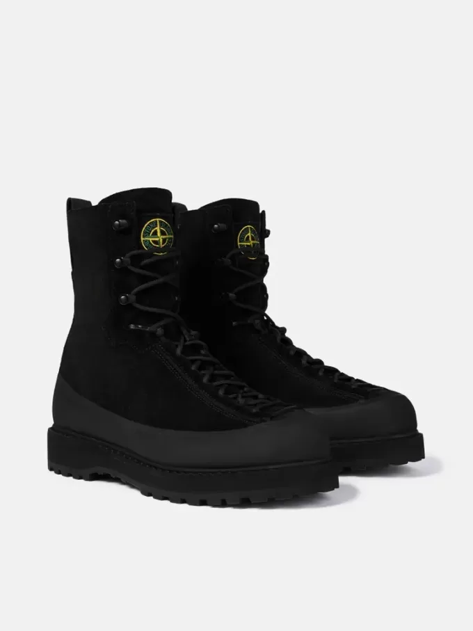 Chaussures de randonnée à double laçage et semelle crantée