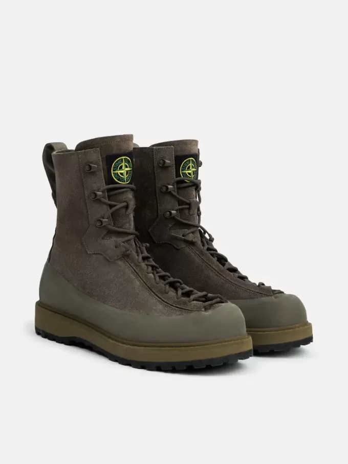 Chaussures de randonnée à double laçage et semelle crantée