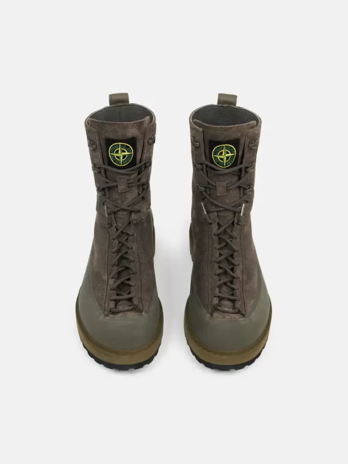 Chaussures de randonnée à double laçage et semelle crantée
