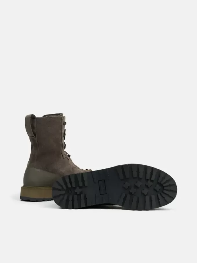 Chaussures de randonnée à double laçage et semelle crantée
