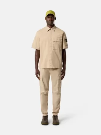 Chemise à manches courtes confortable avec poches poitrine et manches Chemise à manches courtes confortable avec poches poitrine et manches