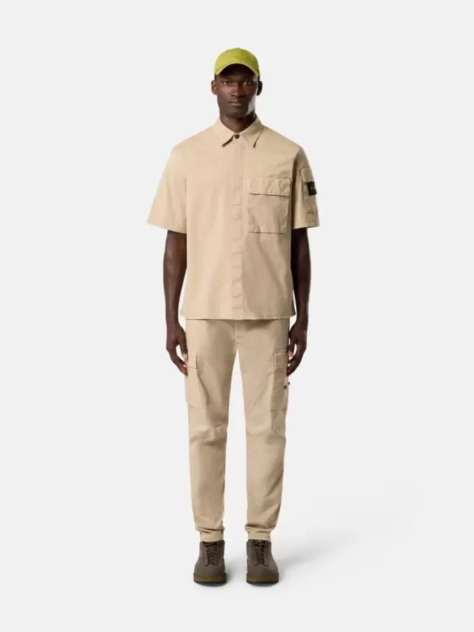 Chemise à manches courtes confortable avec poches poitrine et manches Chemise à manches courtes confortable avec poches poitrine et manches
