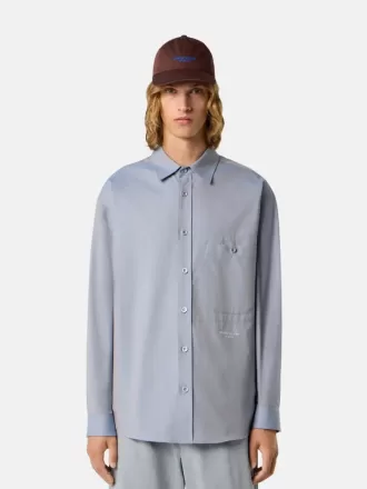 Chemise à manches longues confortable avec poche poitrine boutonnée Chemise à manches longues confortable avec poche poitrine boutonnée
