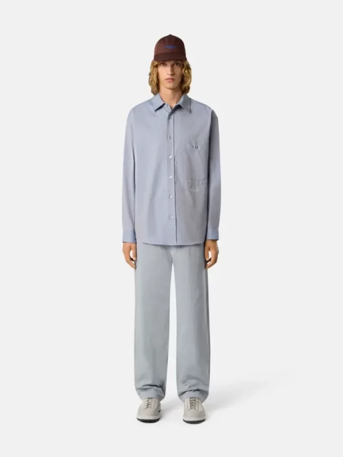 Chemise à manches longues confortable avec poche poitrine boutonnée Chemise à manches longues confortable avec poche poitrine boutonnée