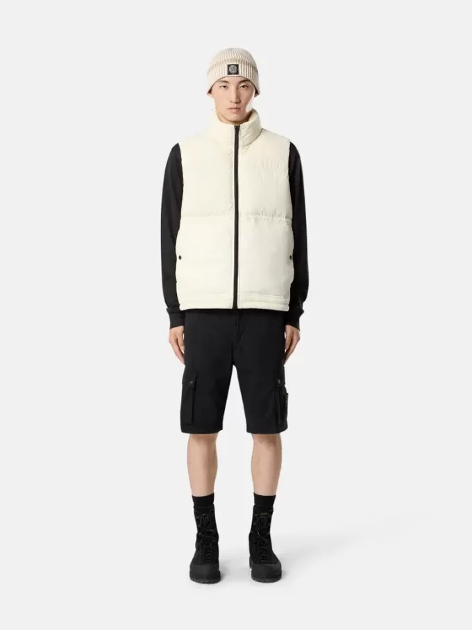 Gilet avec finition déperlante et poches à boutons-pression Gilet avec finition déperlante et poches à boutons-pression