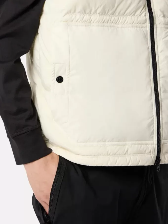Gilet avec finition déperlante et poches à boutons-pression Gilet avec finition déperlante et poches à boutons-pression
