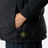 Gilet avec finition déperlante et poches à boutons-pression Gilet avec finition déperlante et poches à boutons-pression