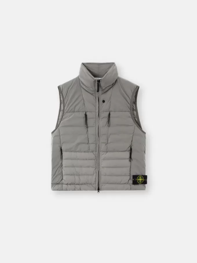 Gilet en duvet avec tunnels sans coutures et traitement anti-chute. Gilet en duvet avec tunnels sans coutures et traitement anti-chute.