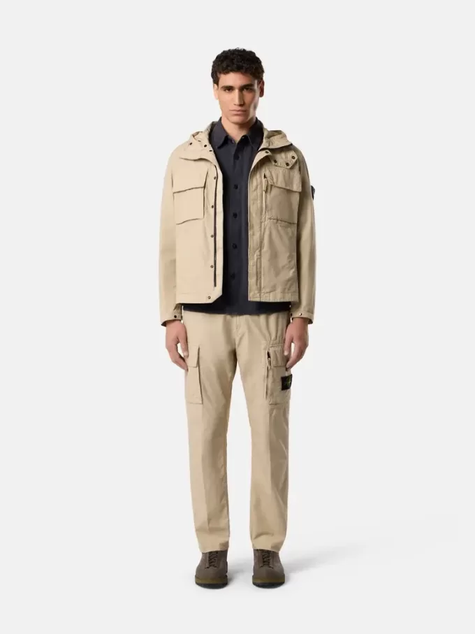 Pantalon cargo coupe classique avec poches à boutons-pression et zippées Pantalon cargo coupe classique avec poches à boutons-pression et zippées