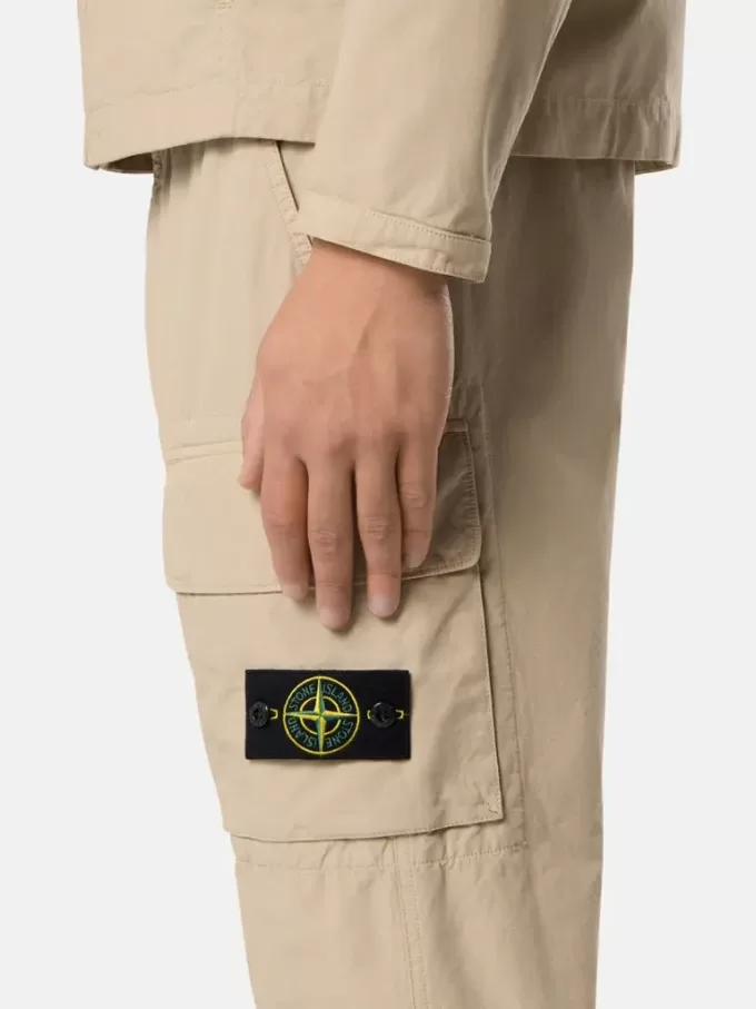 Pantalon cargo coupe classique avec poches à boutons-pression et zippées Pantalon cargo coupe classique avec poches à boutons-pression et zippées