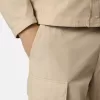 Pantalon cargo coupe classique avec poches à boutons-pression et zippées Pantalon cargo coupe classique avec poches à boutons-pression et zippées