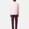 Pantalon cargo à coupe classique avec poches zippées en biais. Pantalon cargo à coupe classique avec poches zippées en biais.
