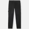 Pantalon cargo à coupe fuselée classique avec poches zippées. Pantalon cargo à coupe fuselée classique avec poches zippées.