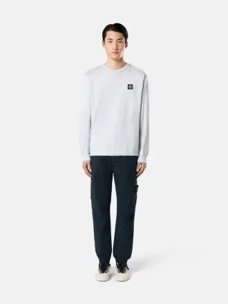 Pantalon cargo à coupe regular-tapered avec poches zippées. Pantalon cargo à coupe regular-tapered avec poches zippées.