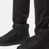 Pantalon cargo à coupe regular-tapered avec poches zippées. Pantalon cargo à coupe regular-tapered avec poches zippées.