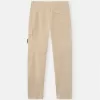 Pantalon cargo à coupe regular-tapered avec poches zippées. Pantalon cargo à coupe regular-tapered avec poches zippées.