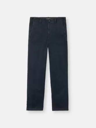 Pantalon chino coupe classique avec poches et patch Compass. Pantalon chino coupe classique avec poches et patch Compass.