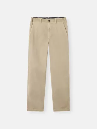 Pantalon chino coupe classique avec poches et patch Compass. Pantalon chino coupe classique avec poches et patch Compass.