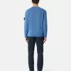 Pantalon chino coupe classique avec poches et patch Compass. Pantalon chino coupe classique avec poches et patch Compass.