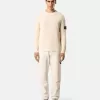 Pantalon chino à la coupe décontractée avec taille élastiquée. Pantalon chino à la coupe décontractée avec taille élastiquée.