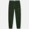 Pantalon de survêtement coupe classique avec poche à soufflet sur la jambe. Pantalon de survêtement coupe classique avec poche à soufflet sur la jambe.