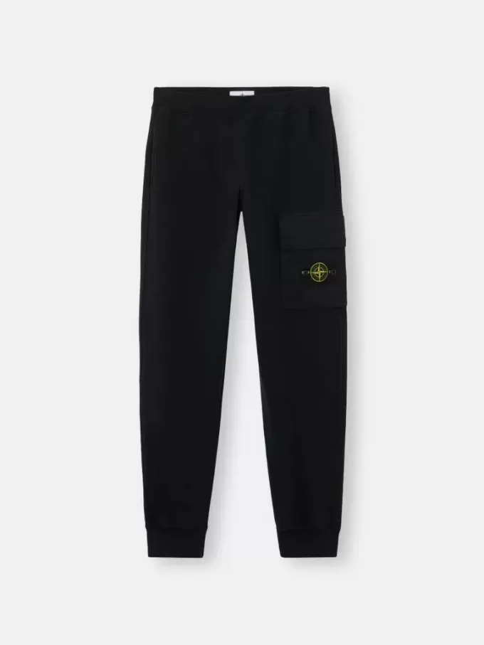 Pantalon de survêtement coupe classique avec poche à soufflet sur la jambe. Pantalon de survêtement coupe classique avec poche à soufflet sur la jambe.