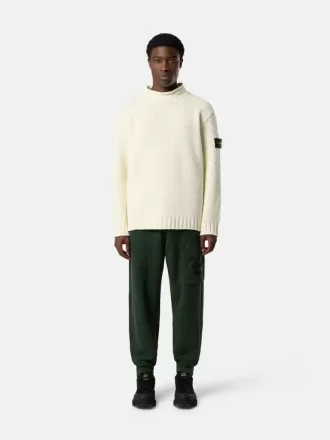 Pantalon de survêtement coupe classique avec poche à soufflet sur la jambe. Pantalon de survêtement coupe classique avec poche à soufflet sur la jambe.