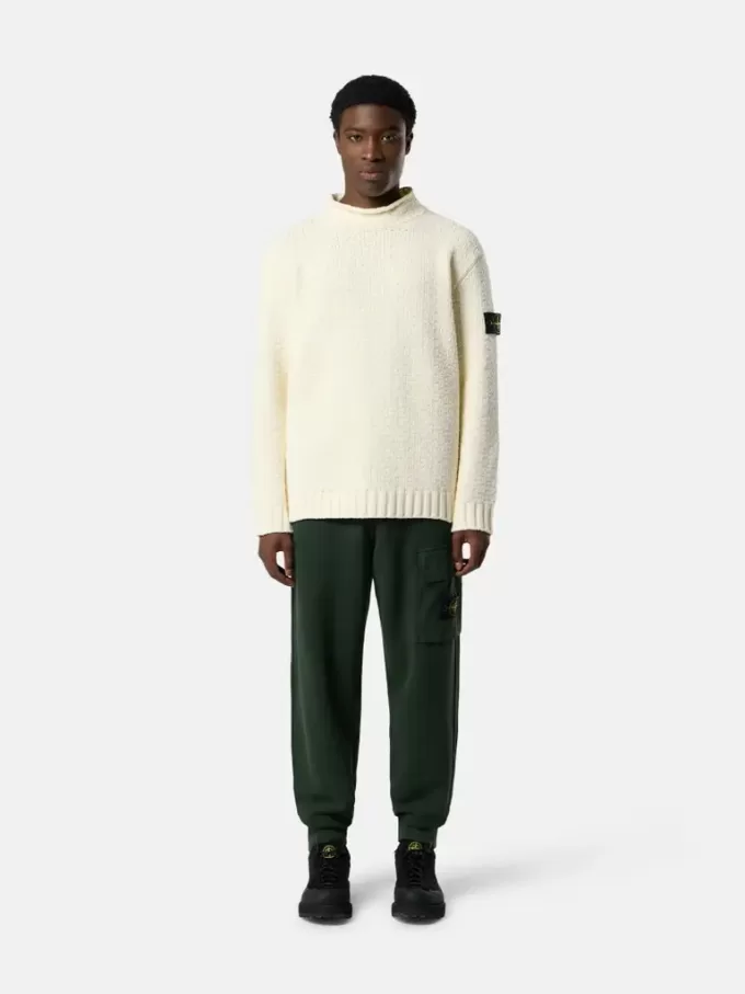 Pantalon de survêtement coupe classique avec poche à soufflet sur la jambe. Pantalon de survêtement coupe classique avec poche à soufflet sur la jambe.