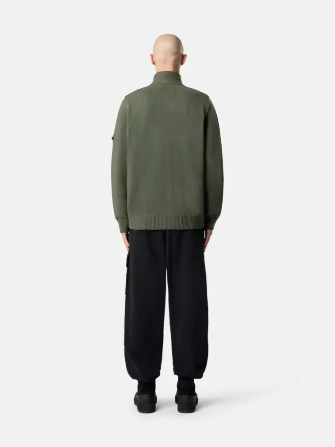 Pantalon de survêtement coupe classique avec poche à soufflet sur la jambe. Pantalon de survêtement coupe classique avec poche à soufflet sur la jambe.