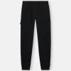 Pantalon de survêtement coupe classique avec poche à soufflet sur la jambe. Pantalon de survêtement coupe classique avec poche à soufflet sur la jambe.