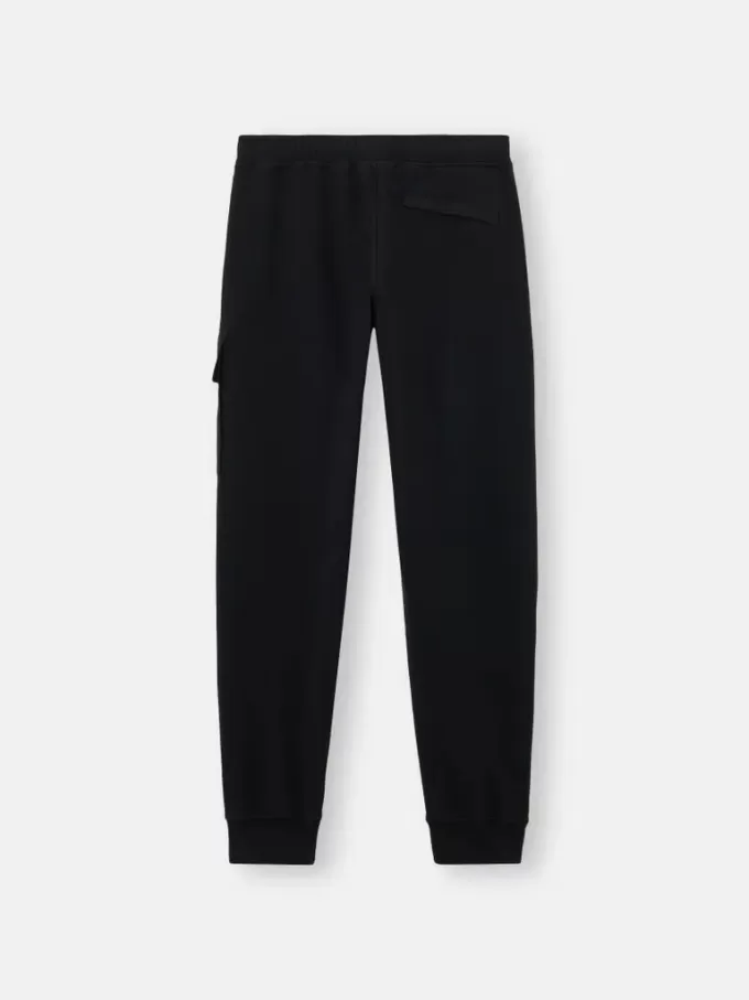 Pantalon de survêtement coupe classique avec poche à soufflet sur la jambe. Pantalon de survêtement coupe classique avec poche à soufflet sur la jambe.