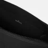 Pochette avec compartiments internes et fermeture à glissière. Pochette avec compartiments internes et fermeture à glissière.