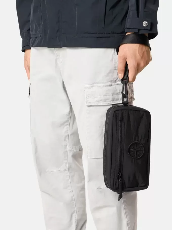 Pochette rembourrée à fermeture éclair avec poches et sangle