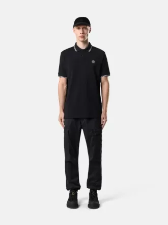 Polo à manches courtes slim fit avec détails rayés